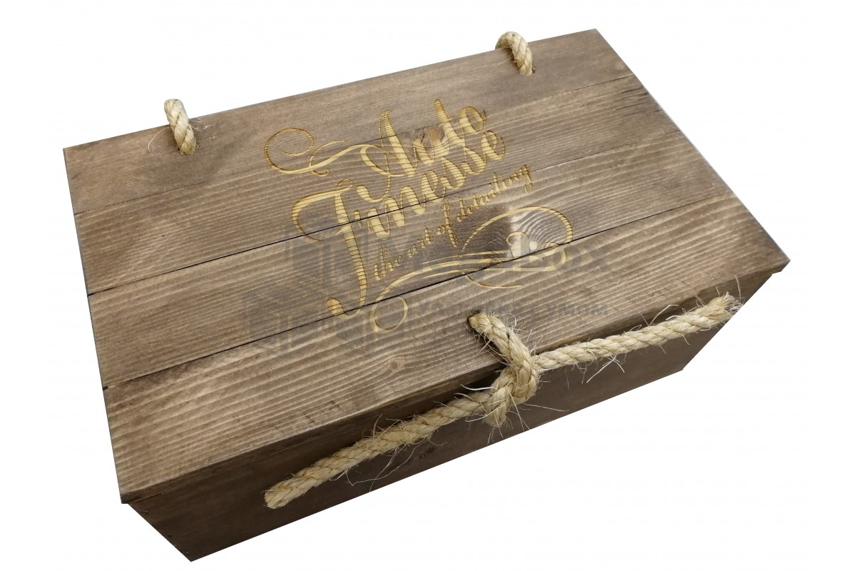 Подарок акулис. Деревянная коробка для подарка. Деревянный ящик упаковка. Деревянная коробка для подарка мужчине. Ящик для подарка деревянный для мужчин.